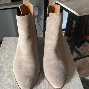 Tan suede Chelsea boots